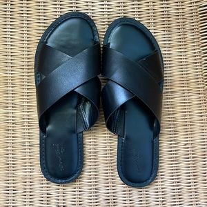 Universal threads black slide sandal